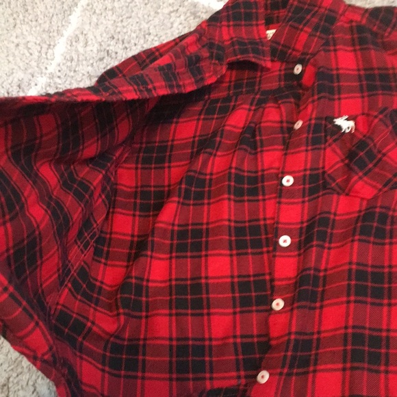 Cute Plaid Button Down! - Picture 2 of 5